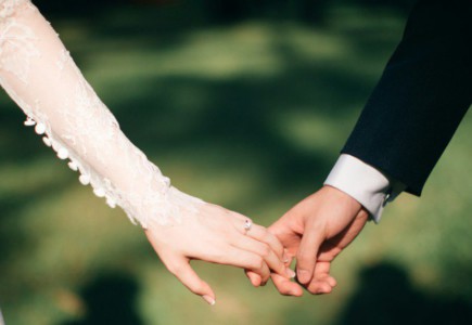 man and woman holding hands focus photo