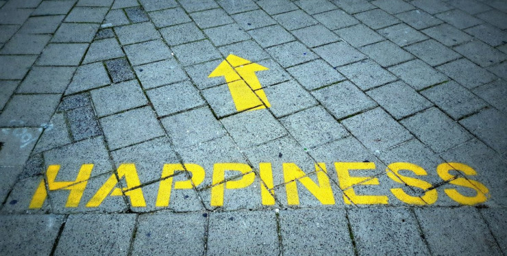 a brick sidewalk with a yellow arrow painted on it