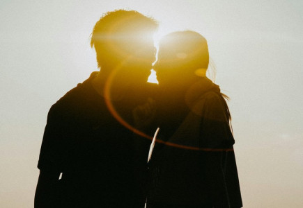 silhouette of man and woman about to kiss